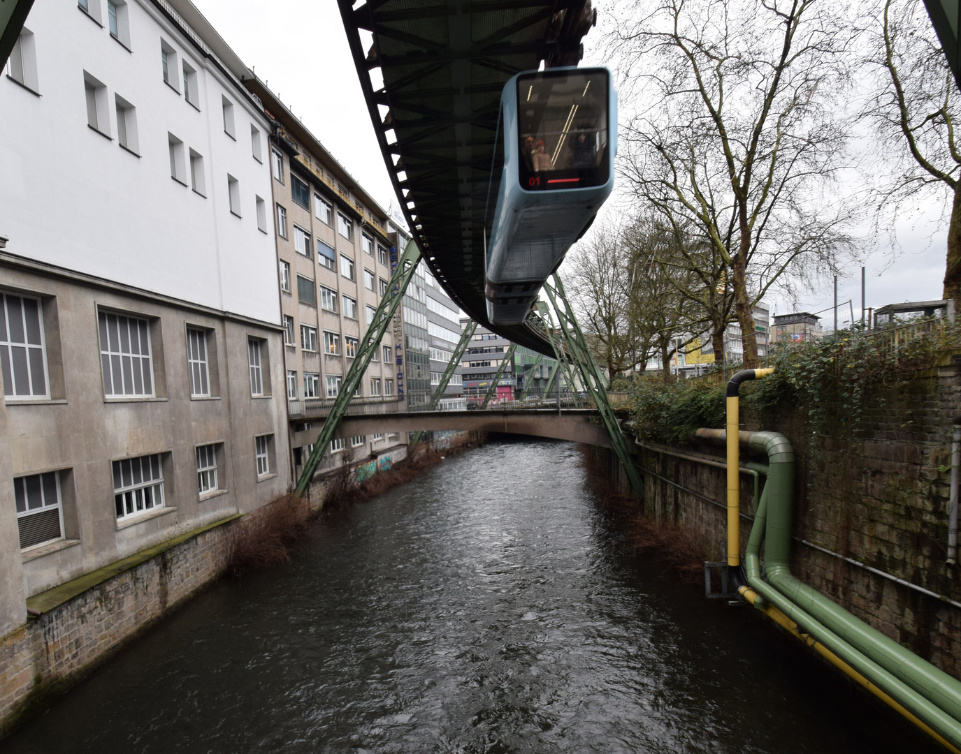 Schwebebahn an der Schloßbleiche