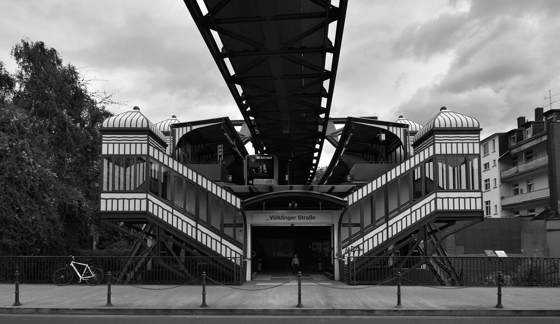 Schwebebahn   an der Völklinger Straße