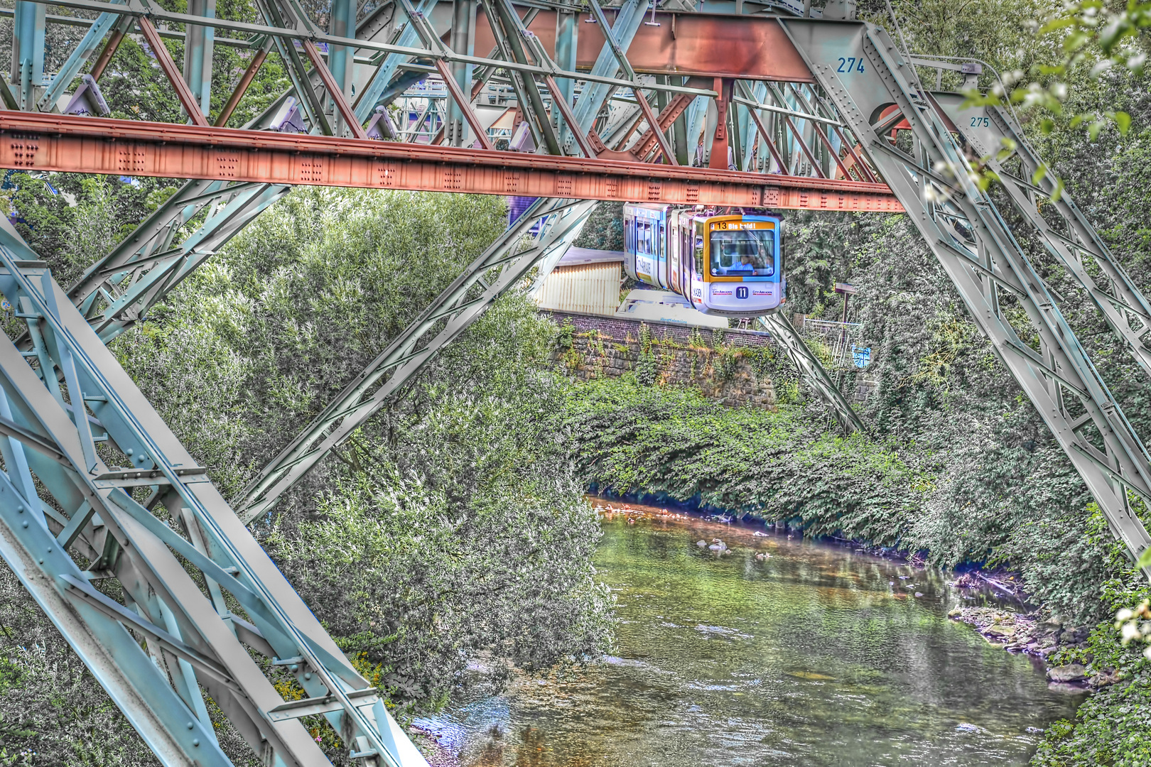 Schwebebahn an der Wolkenburg