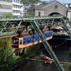 Schwebebahn bei der Einfahrt in den Döppersberg