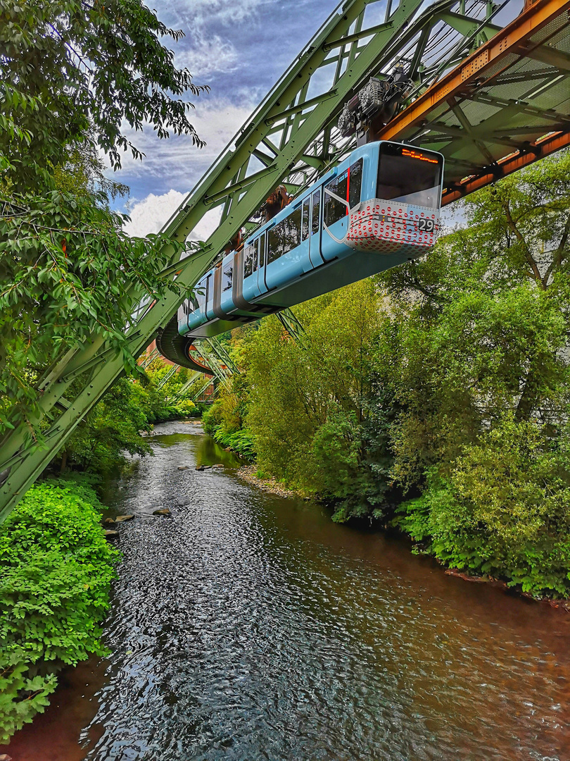 Schwebebahn