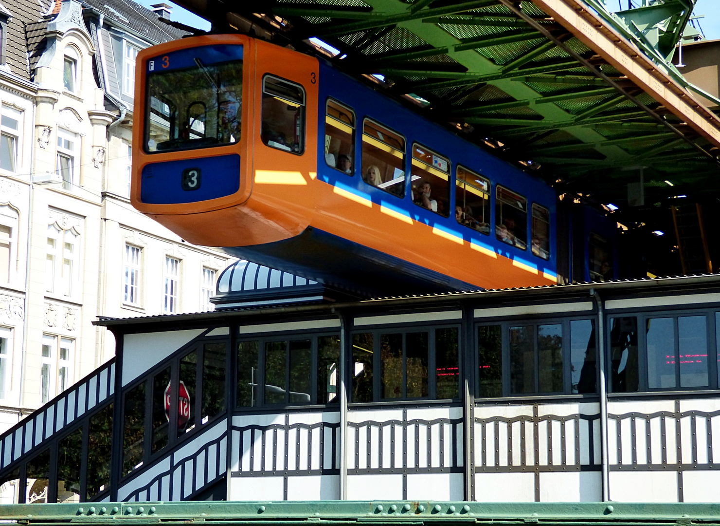 Schwebebahn