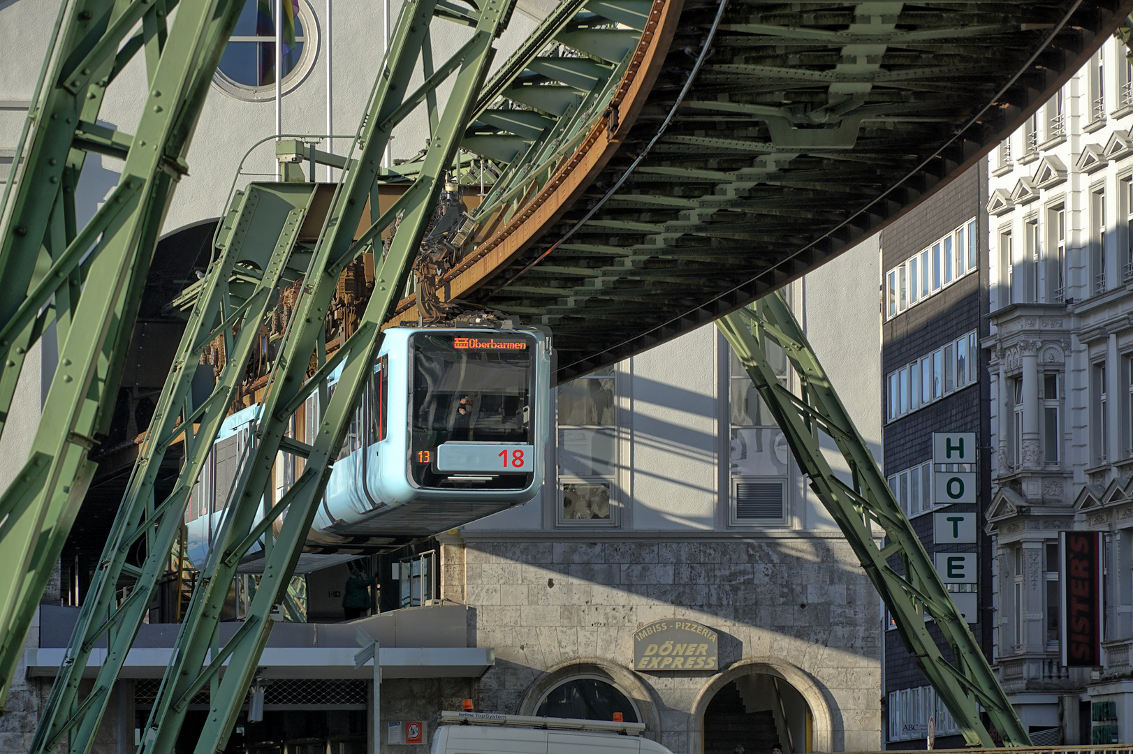 Schwebebahn