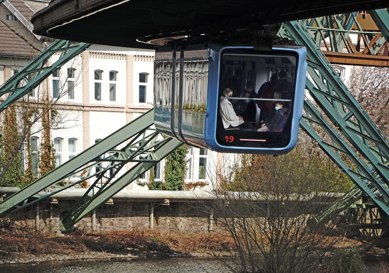 Schwebebahn - Einsichten & Aussichten