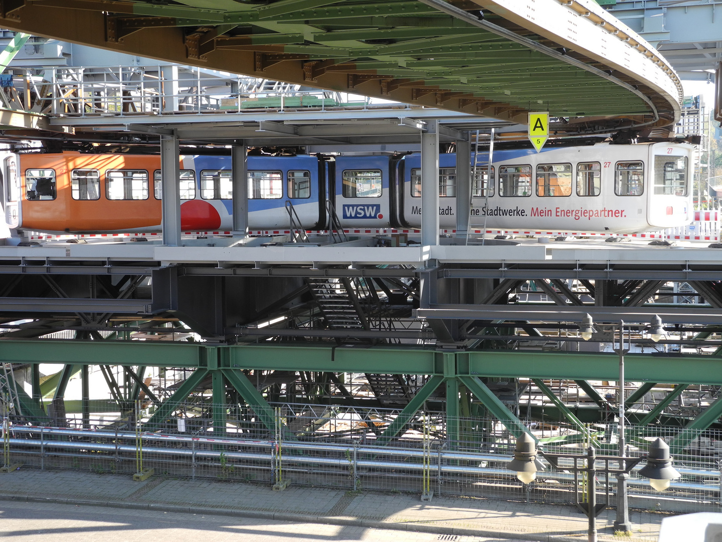 Schwebebahn