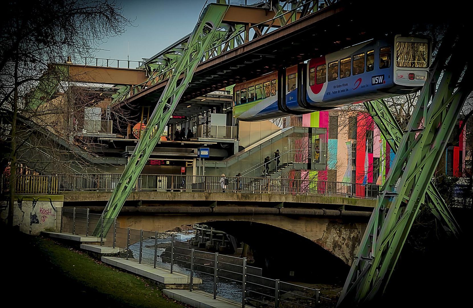 schwebebahn haltestelle loher brücke!!!...