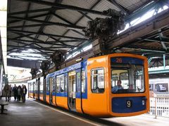 Schwebebahn im Endbahnhof Vohwinkel