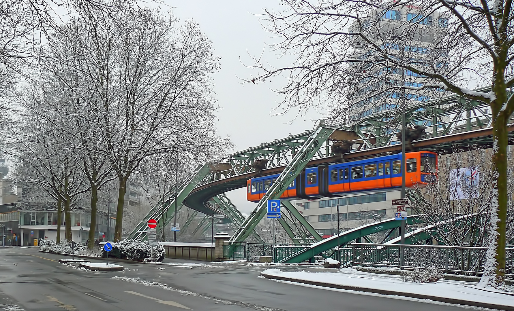 Schwebebahn im Winter