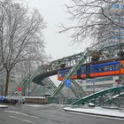 Schwebebahn im Winter