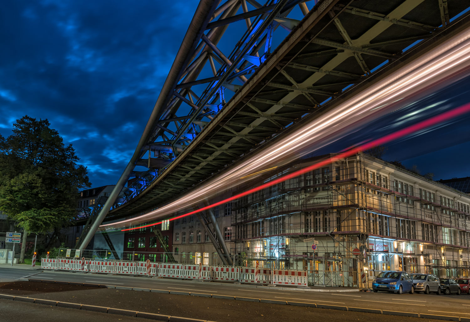 = Schwebebahn =  Kaiserwagen