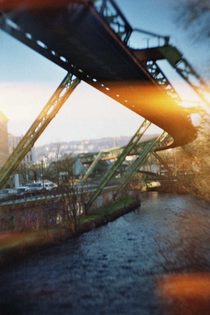 Schwebebahn & Lichtlöcher