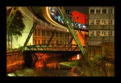 Schwebebahn und Wupper