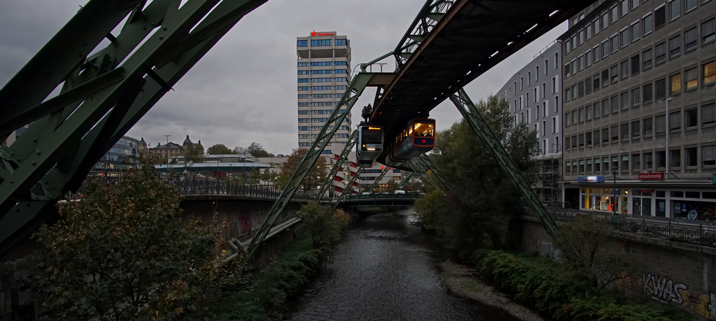 Schwebebahnen an der Schlossbleiche