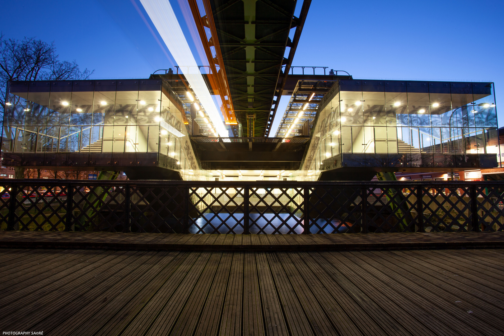 Schwebebahnhaltestelle Adlerbrücke.