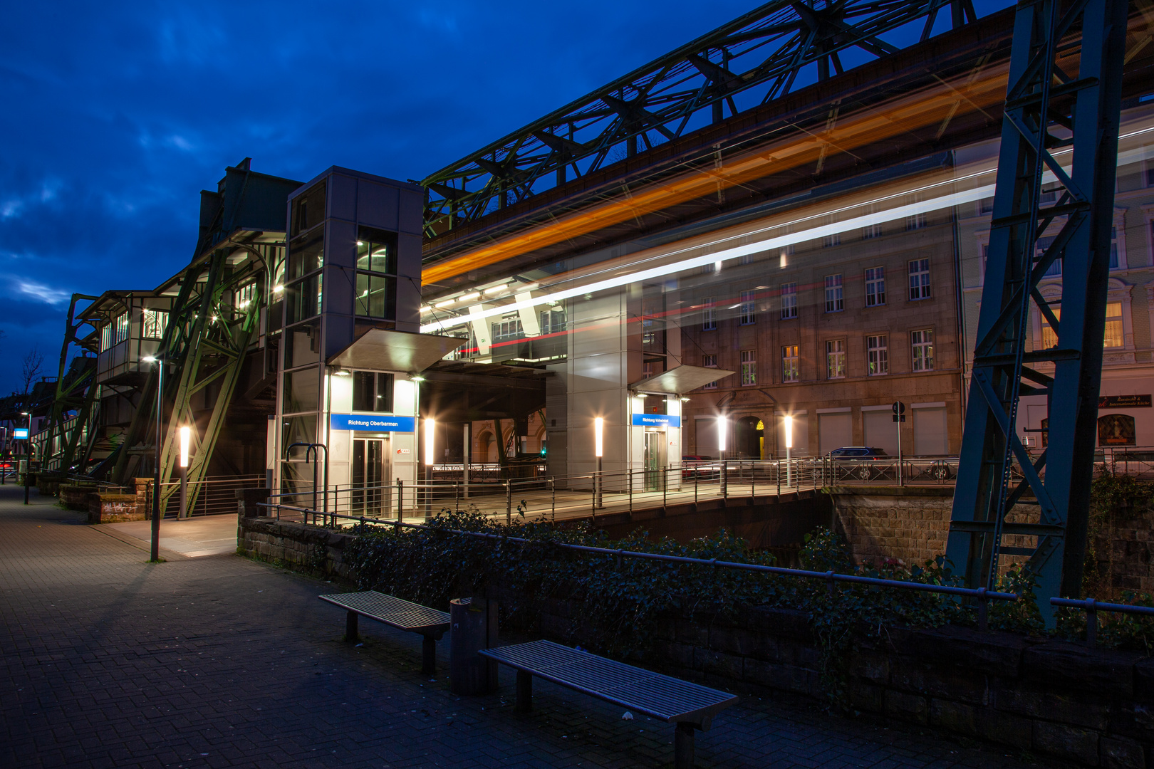 Schwebebahnhaltestelle Landgericht 