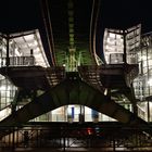 Schwebebahnstation bei Nacht