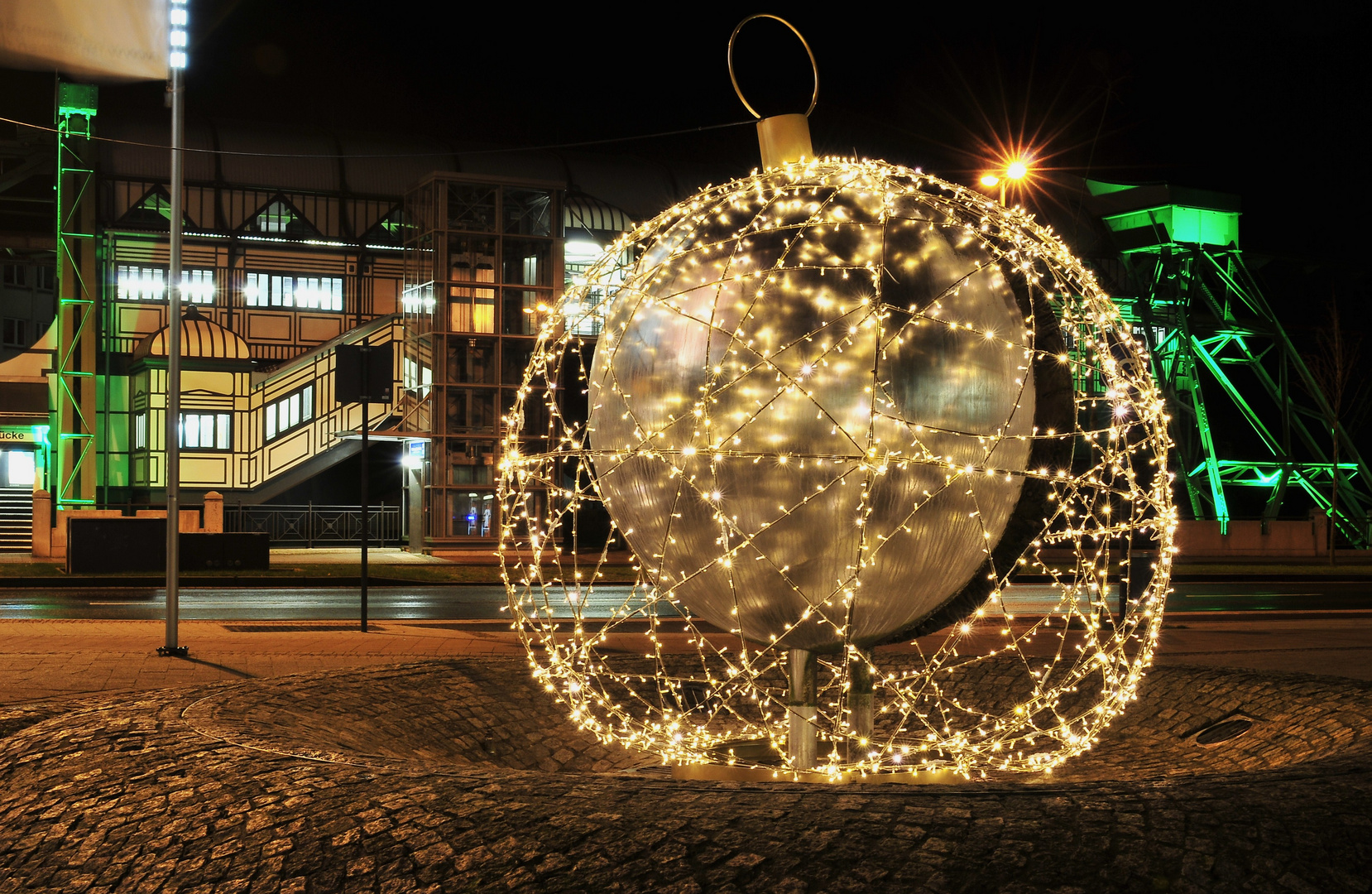 Schwebebahnstation Werther Brücke Wuppertal weihnachtlich dekoriert