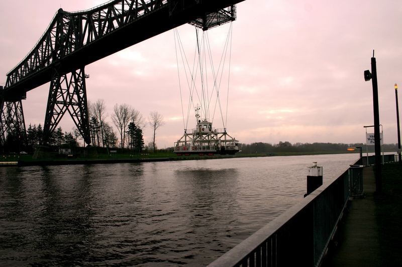 Schwebefähre an der Hochbrücke in Rendsburg über den Nordostseekanal