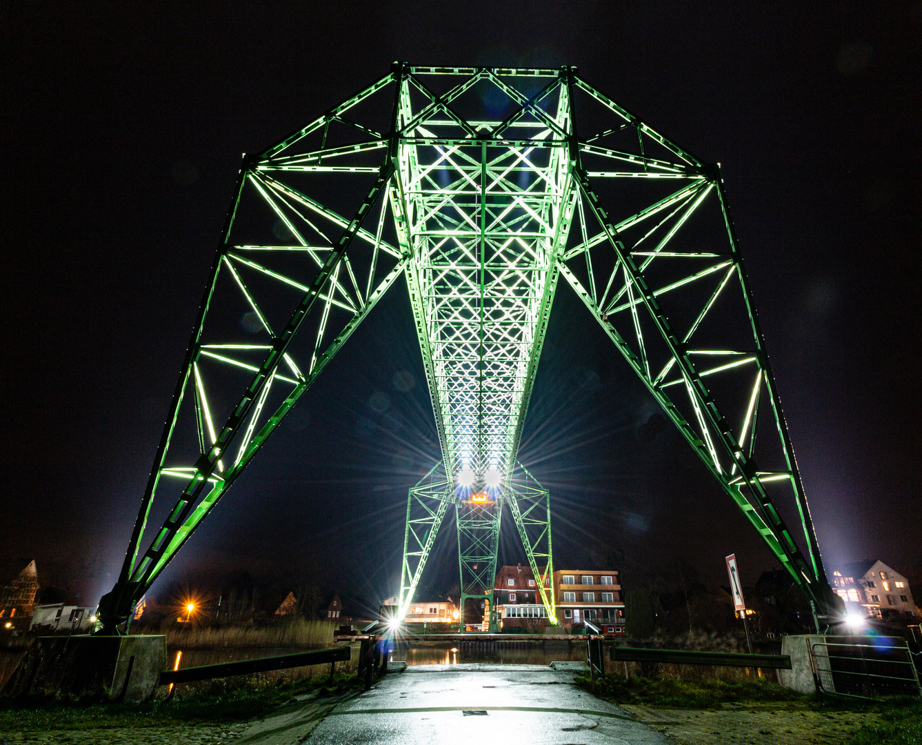 Schwebefähre Hemmoor beleuchtet