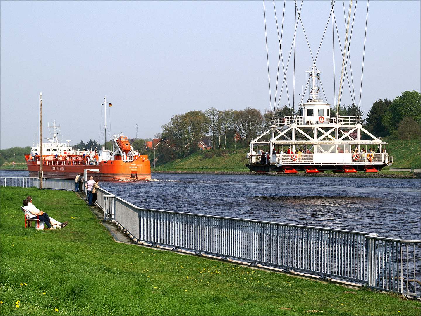 Schweben über den Kanal (I)