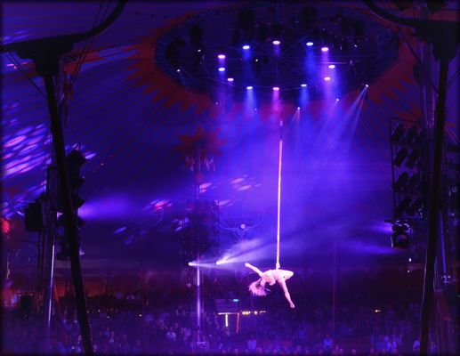 Schwebend im Raum ... - Suspendue dans l'espace...