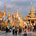 Schwedagon Pagode-das prunkvollste buddhistische Heiligtum
