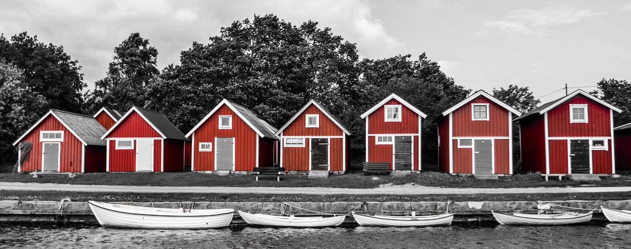 Schwedische Bootshäuser und ihre Boote