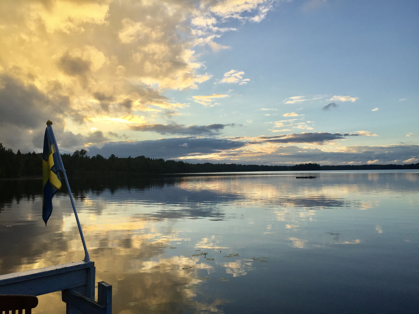 Schwedische Gardinen um Mitternacht