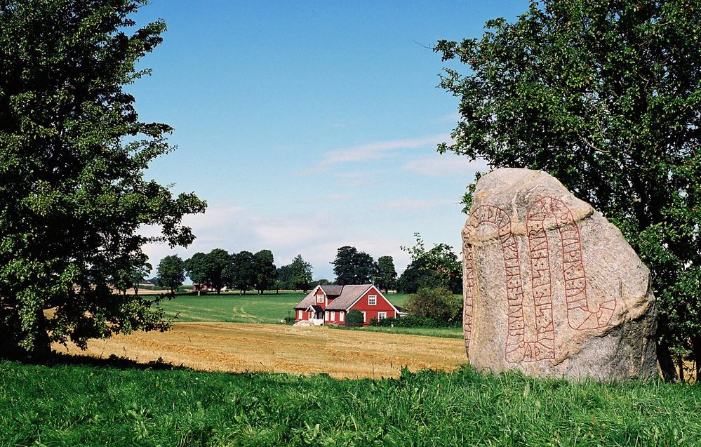 Schwedische Idylle mit Runenstein