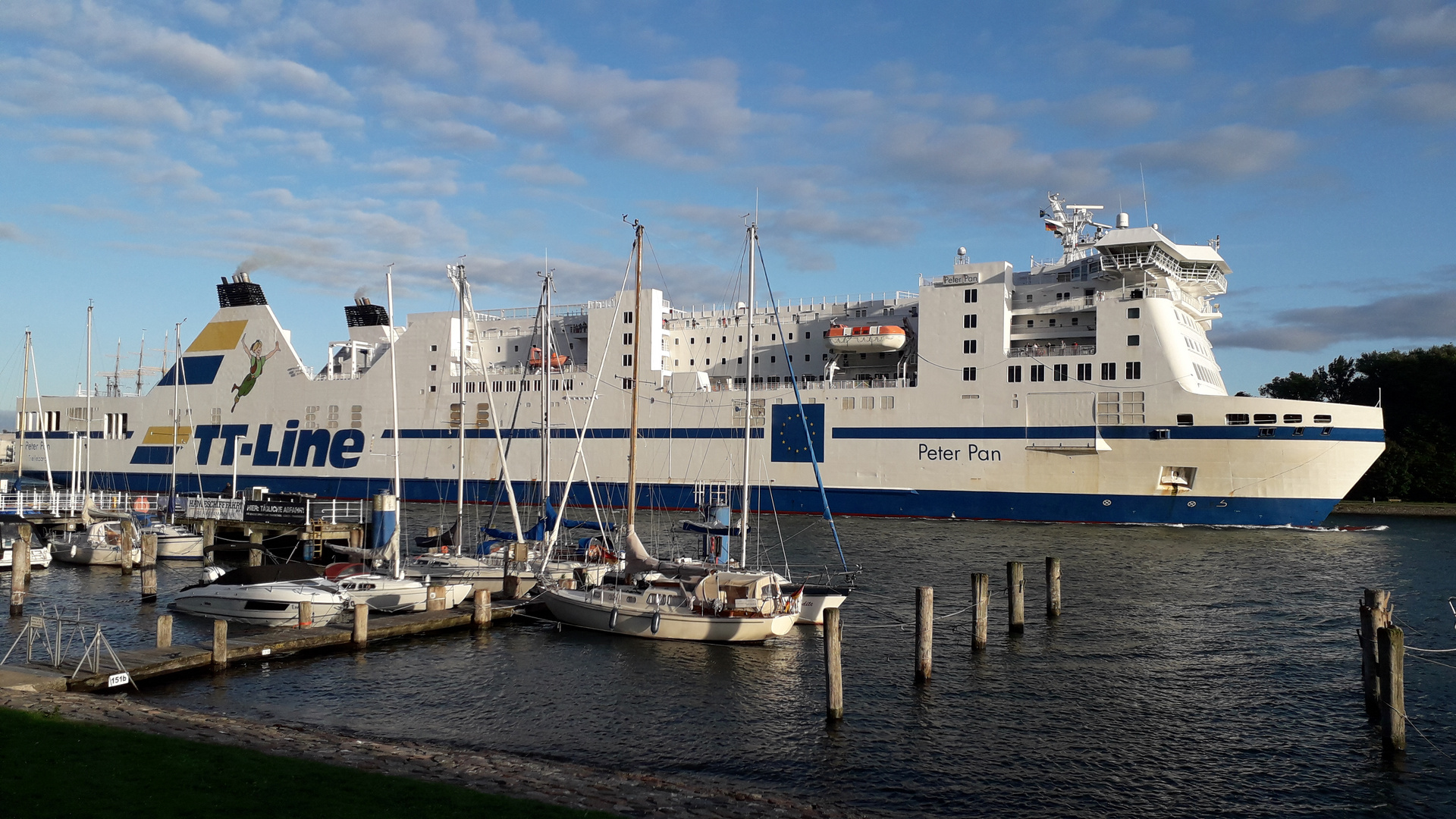 Schwedische TT-Linie fährt in den Travemünder Hafen ein