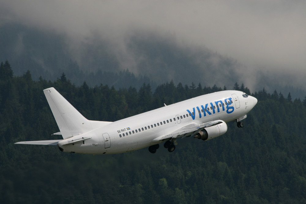 SCHWEDISCHE VIKING AIRLINES B-737-3Q8