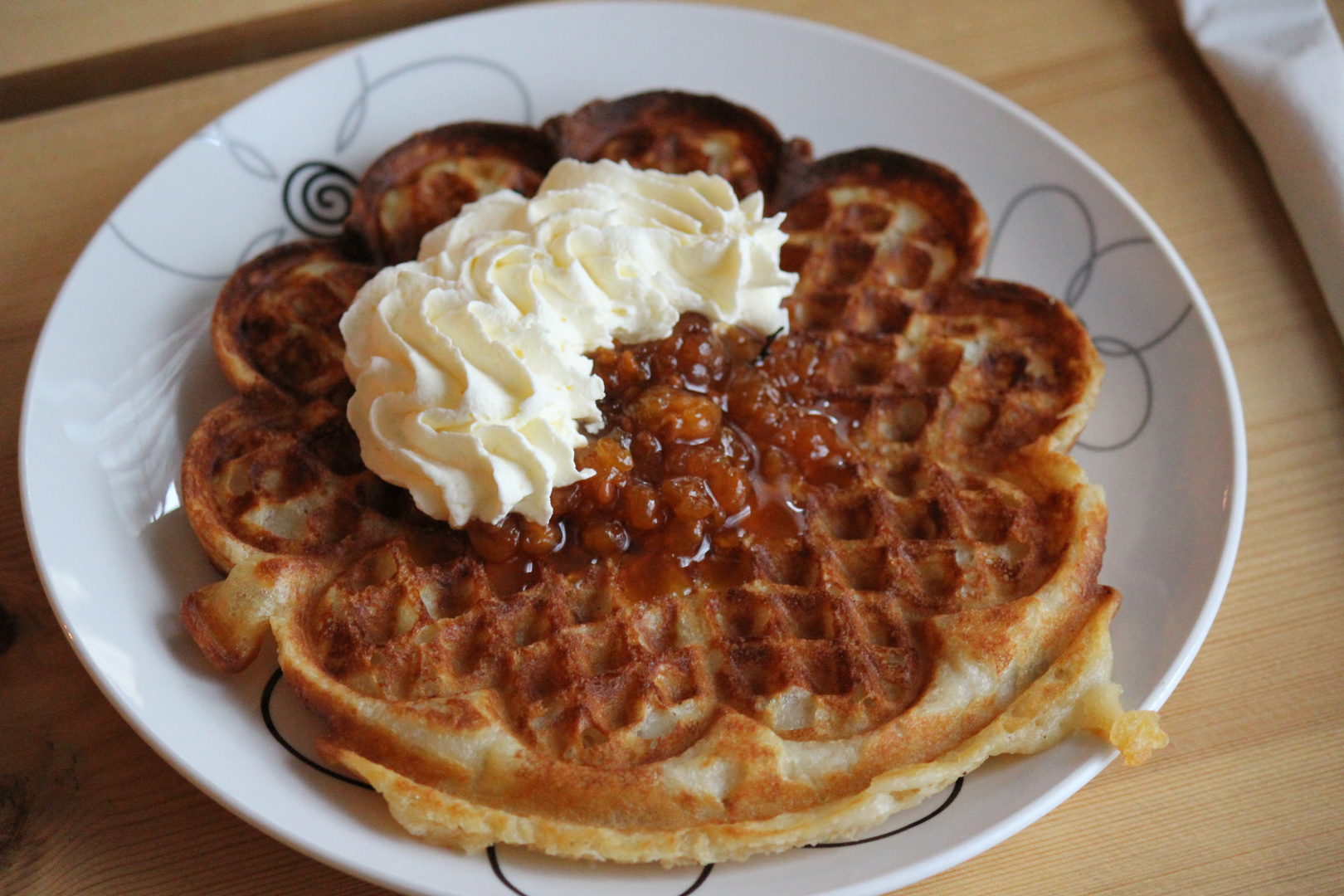 Schwedische Waffeln mit Moltebeeren