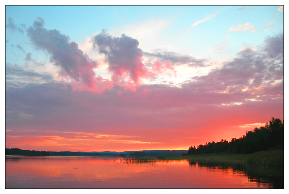 Schwedischer See im Sonnenuntergang