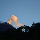 Schwefelfahne am Tungurahua in der Nähe von Banos