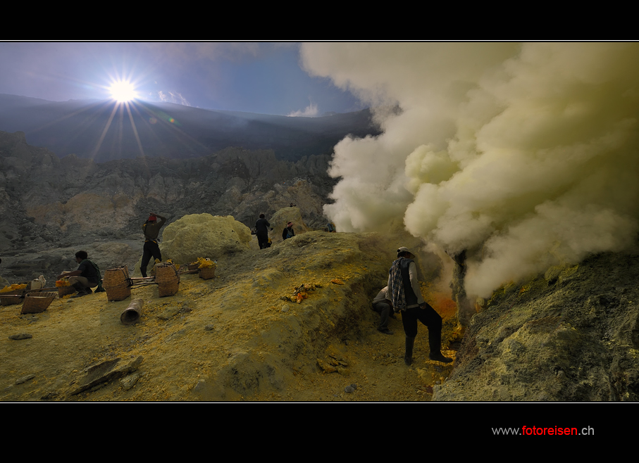 Schwefelgewinnung auf dem Ijen III