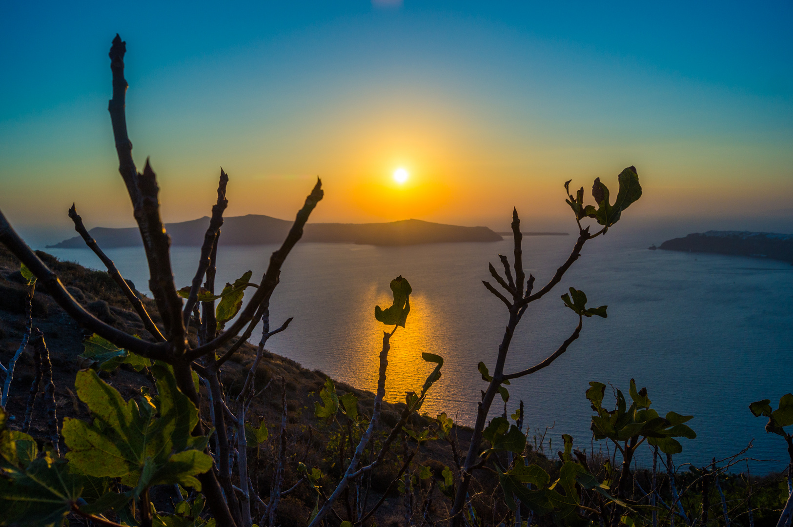 Schweifender Blick über Santorin