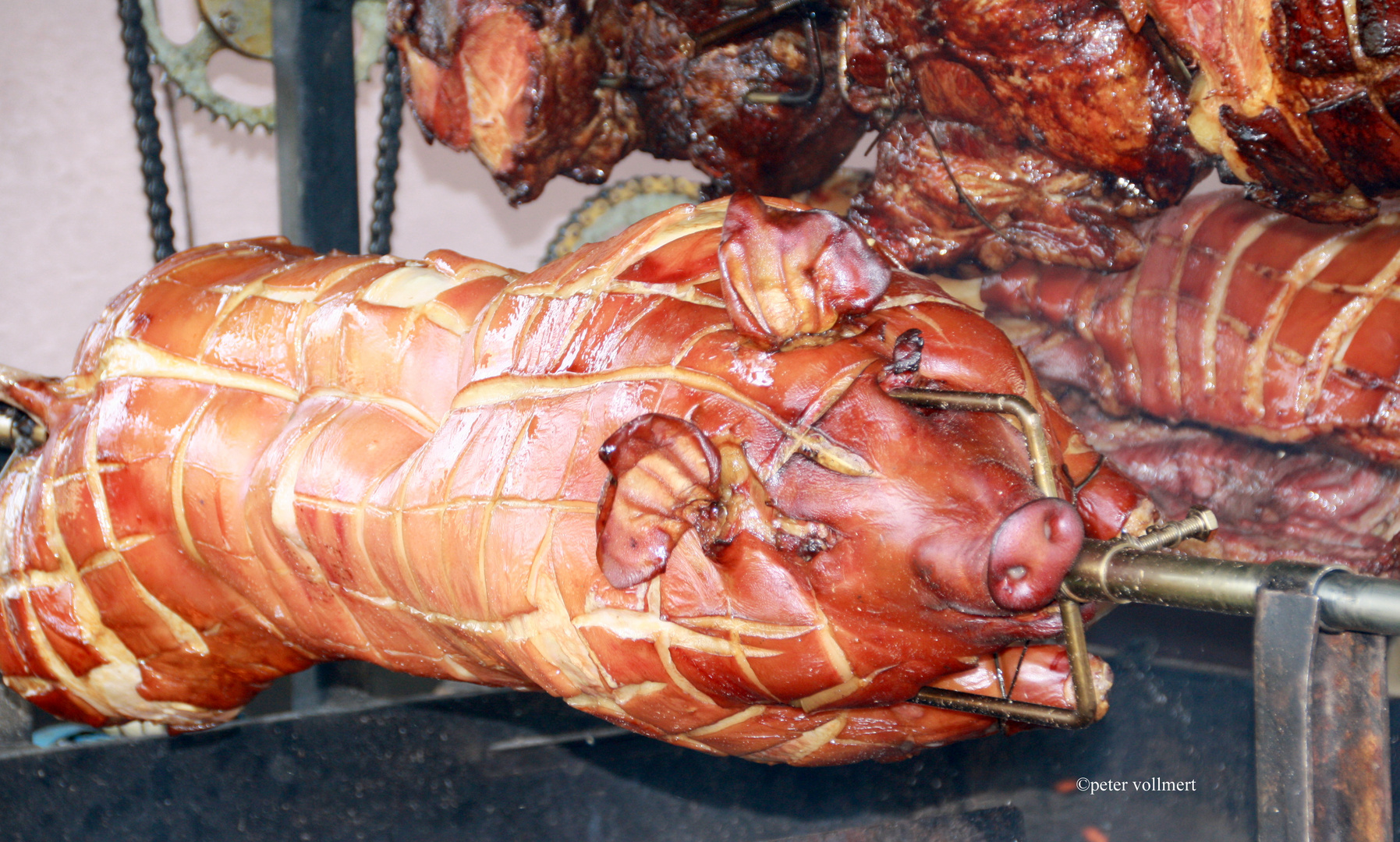 Schwein am Spieß auf dem Mittelaltermarkt in Hemmingen - Arnum