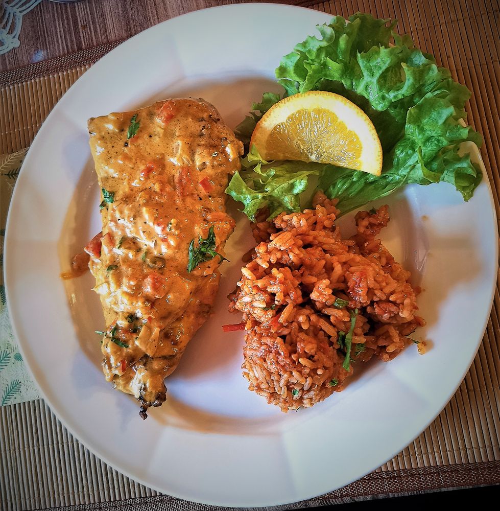 Schweinefilet mit Feta gefüllt im Metaxasauce und Reis Foto &amp; Bild ...