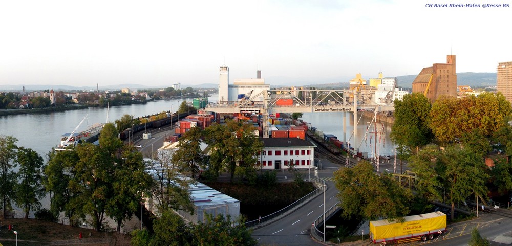 Schweiz * Basel * Hafen / Panorama