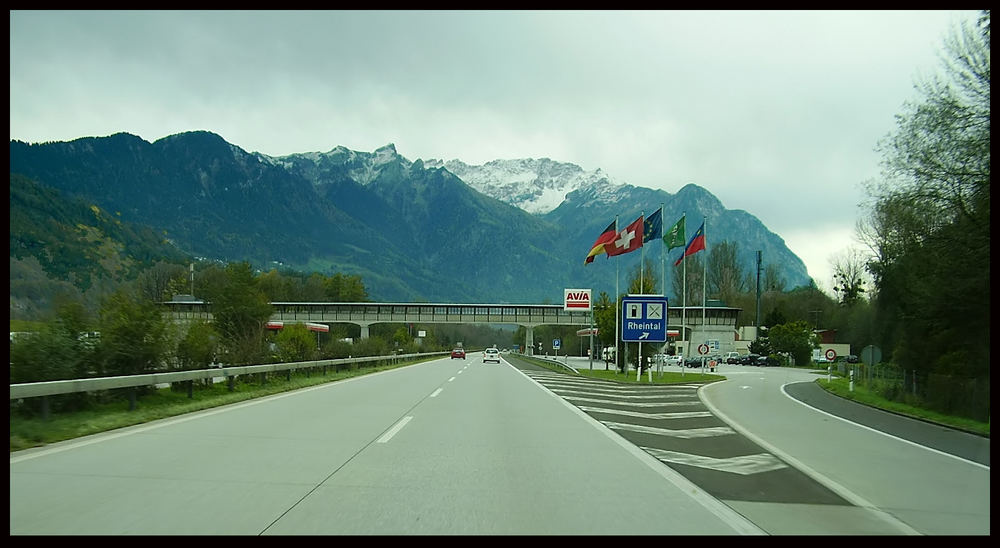 A13 Schweiz : Schweiz: Kanton Graubünden, Autobahn A13, Richtung Mesocco ... - Das projekt befindet sich in sevelen, bad ragaz und chur, graubünden, schweiz, europa.