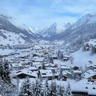 Schweizer Berge im Winter mit Gletscher