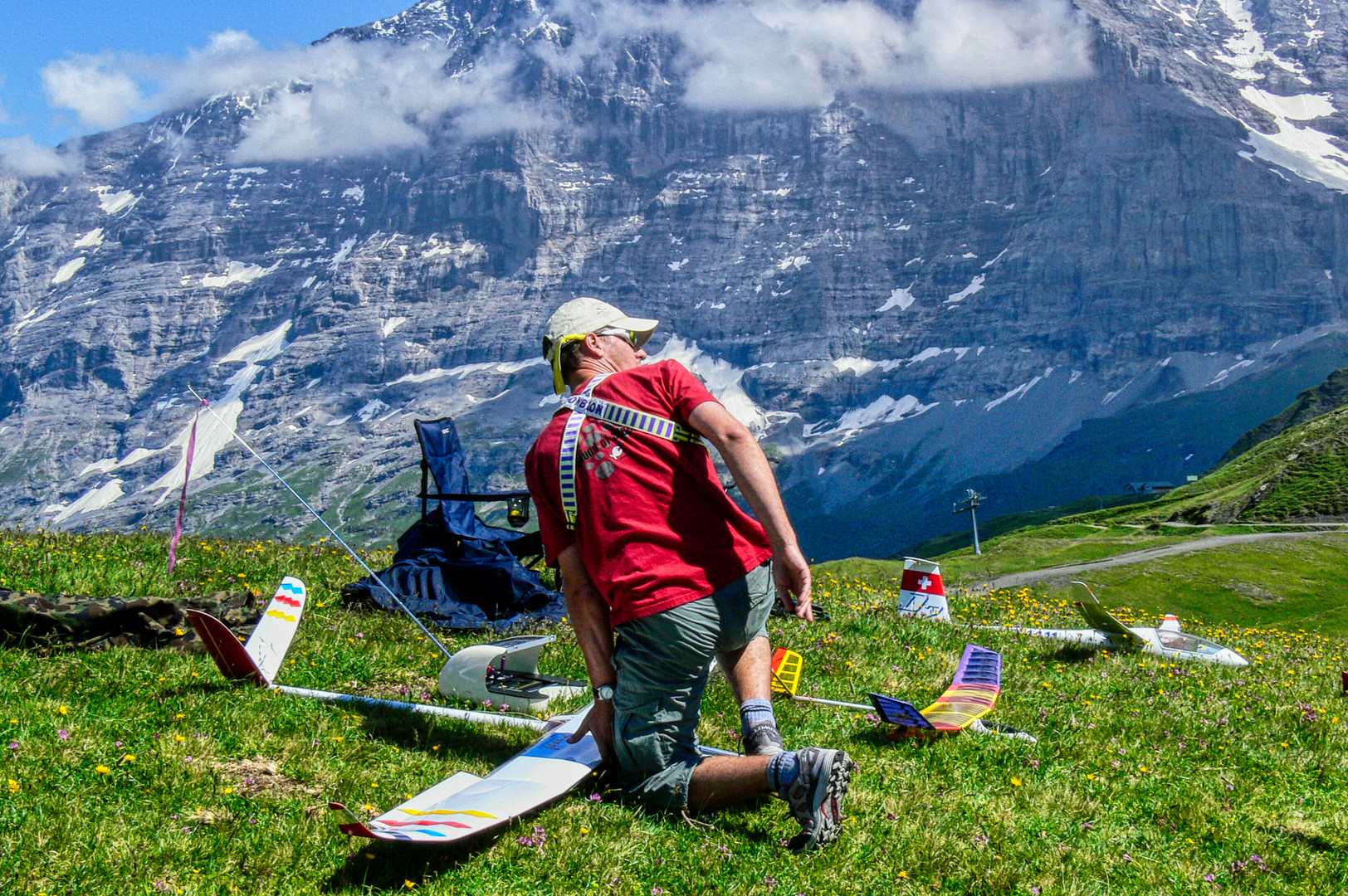 Schweizer Jungs mit ihren Hobbies