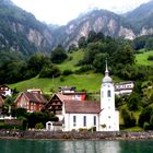 schweizer örtchen vom schiff aus gesehen am vierwaldstättersee