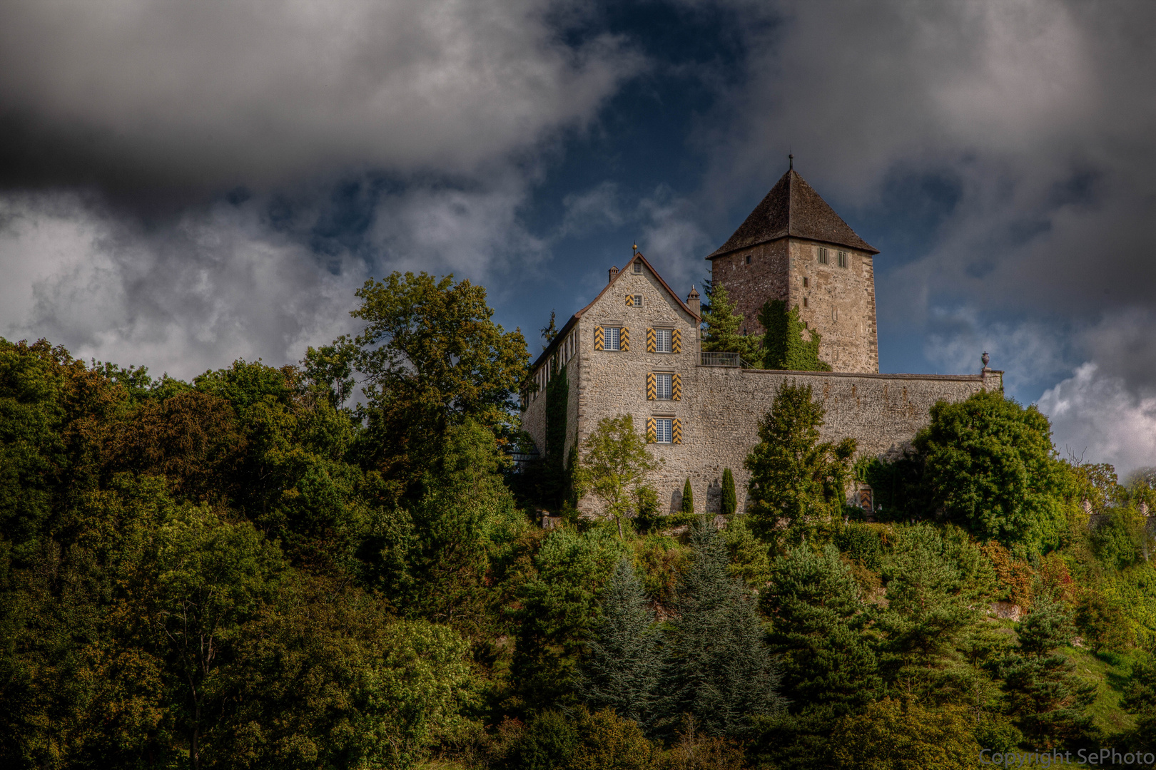 Schweizer Schloss 1