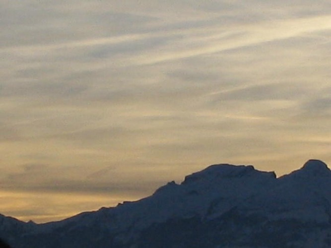 Schweizerberge im Spätnachmittagrot