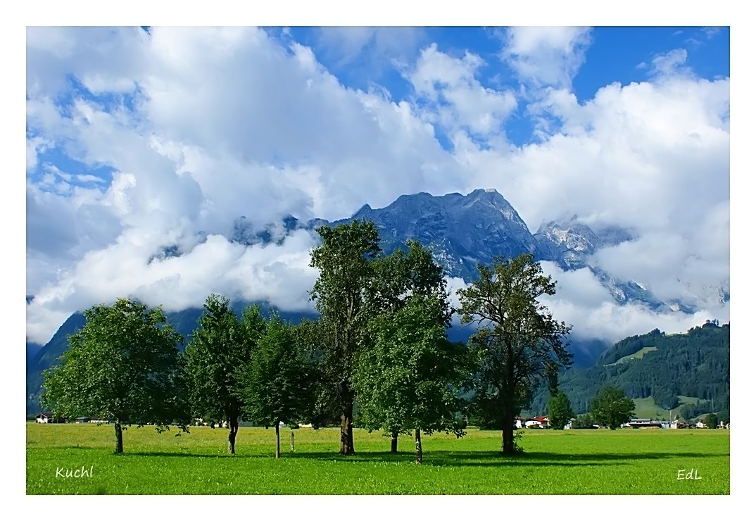 Schwer bewölkt / very cloudy