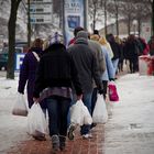 Schwer mit den Schätzen ... des Fischmarkts beladen