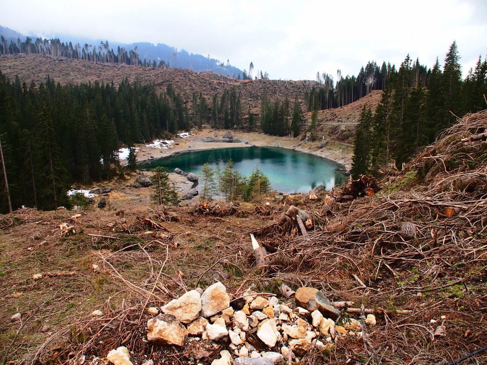 Schwere Sturmschäden um den Karer See