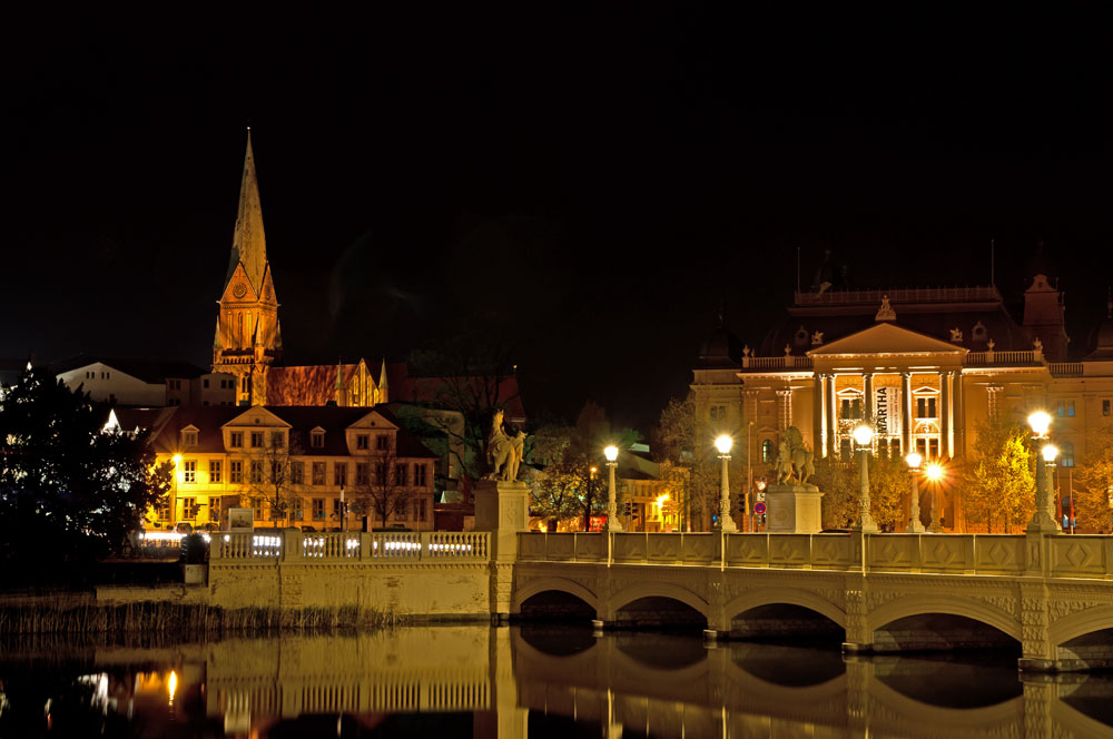 Schwerin-Alter Garten mit Theater und Dom