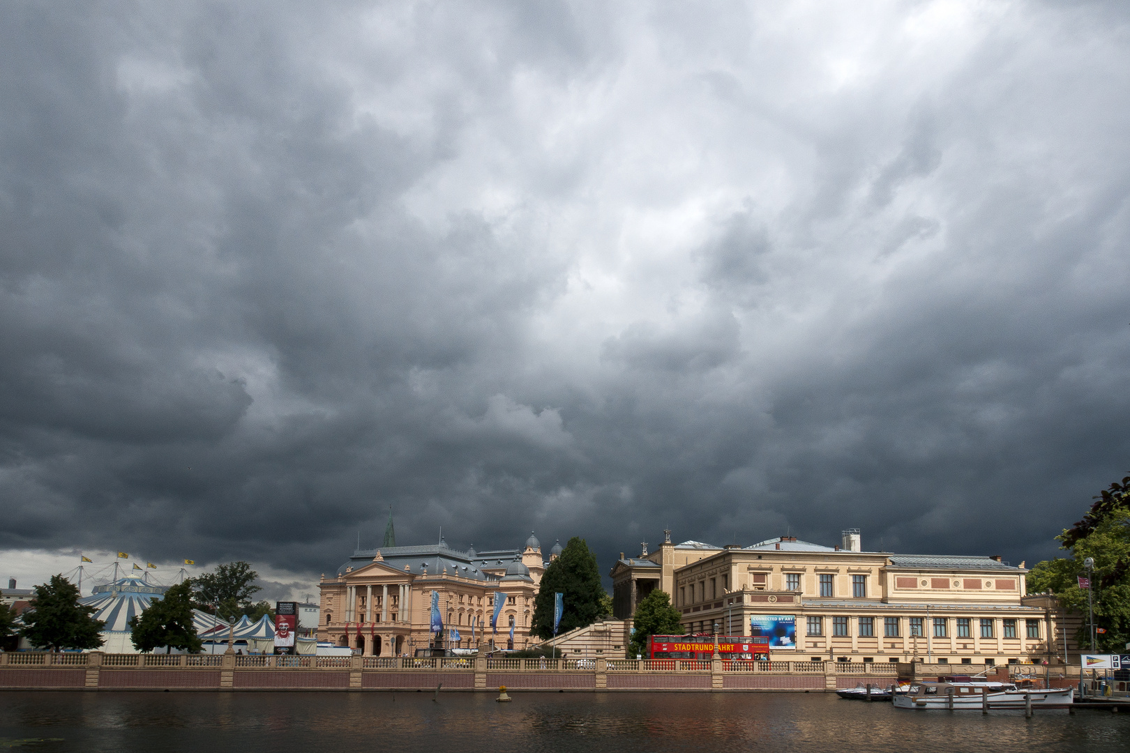 Schwerin, Blick zum Theater und Museum